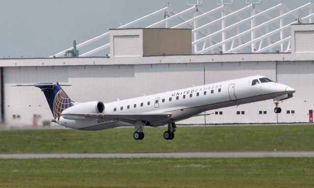 Embraer ERJ-145 (N14904) - Leaving Ottawa to Chicago from rwy 7.