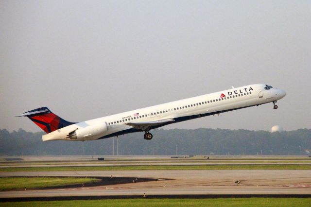 McDonnell Douglas MD-88 (N948DL)