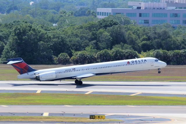 McDonnell Douglas MD-90 (N955DN) - Delta Airlines (DL) N955DN MD90-30 [cn53525]br /Tampa (TPA). Delta Airlines flight DL64 departing to Atlanta (ATL).br /Taken from TPA Long Term Parking Garagebr /2017 05 14     a rel=nofollow href=http://alphayankee.smugmug.com/Airlines-and-Airliners-Portfolio/Airlines/AmericasAirlines/Delta-Airlines-DLhttps://alphayankee.smugmug.com/Airlines-and-Airliners-Portfolio/Airlines/AmericasAirlines/Delta-Airlines-DL/a