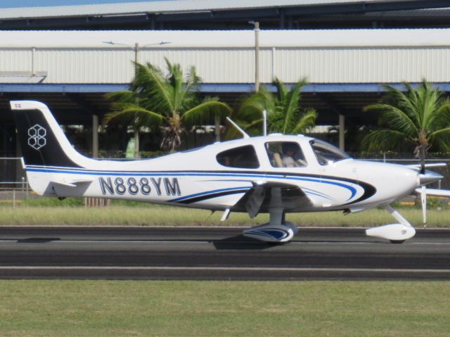 Cirrus SR-22 (N888YM)