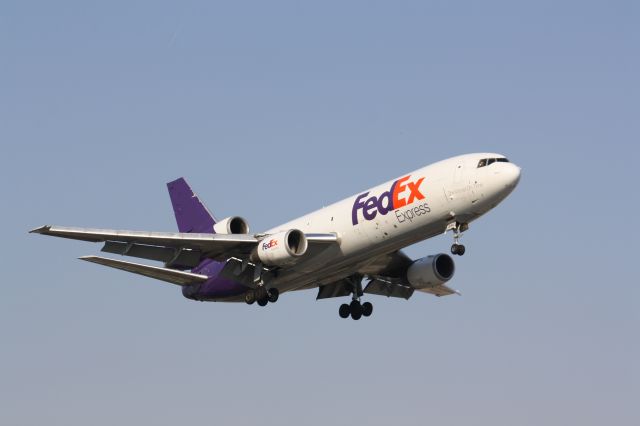 McDonnell Douglas DC-10 (N554FE) - arrival of flight#132 from memphis,landing at lester B.Pearson Intl CYYZ,Taken June 10/2012