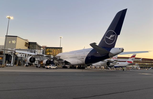 Airbus A380-800 (D-AIMK) - SUPER Diversion 