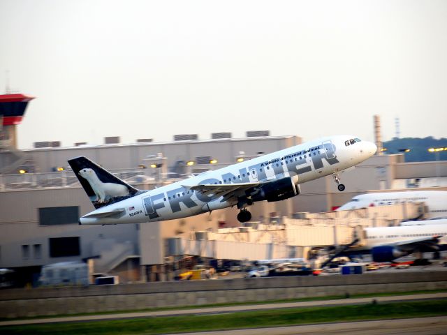 Airbus A319 (N949FR)