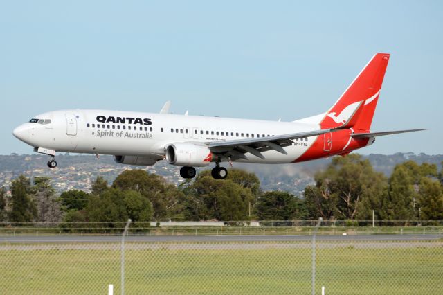 Boeing 737-800 (VH-VYL) - About to put down on runway 05. Wednesday, 21st May 2014.