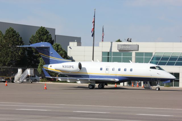 Bombardier Challenger 300 (N302PE)