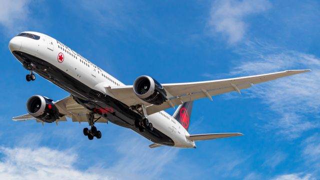 Boeing 787-9 Dreamliner (C-FVLX) - Air Canada 875 Heavy moments away from landing at Montreal after the 7 and a half hour flight from Frankfurt.