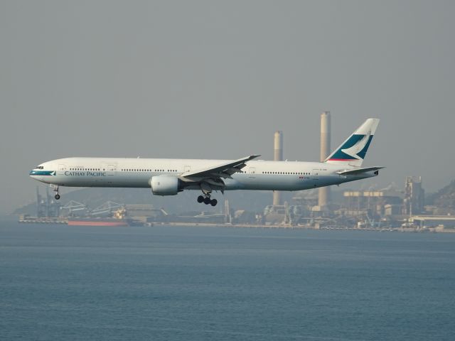 BOEING 777-300 (B-HNK)