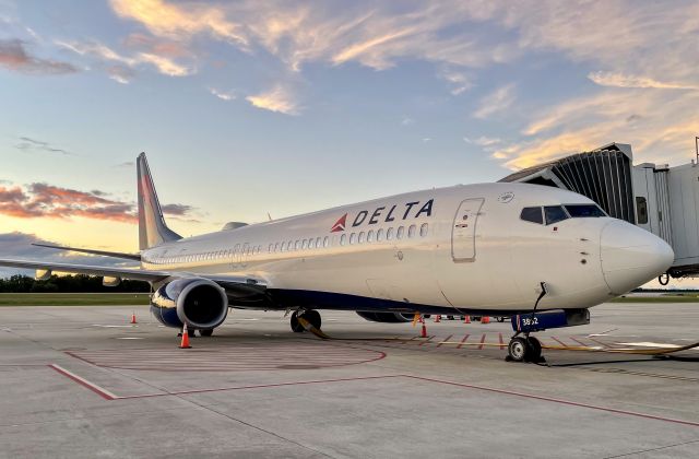 Boeing 737-900 (N862DN) - All put away for the night.  9/23/21.