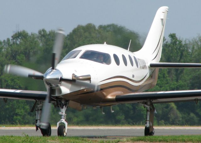 Epic Aircraft LT (N700MM) - Taxiing to runway 14 for take off from the Shreveport Downtown airport.