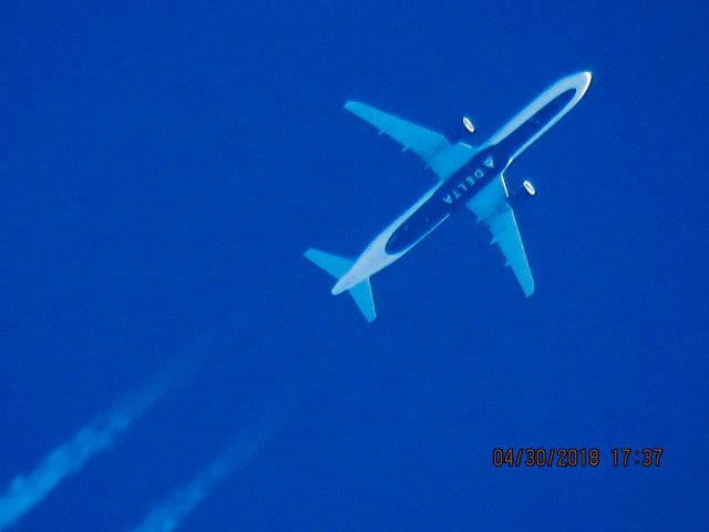 Airbus A321 (N336DX)