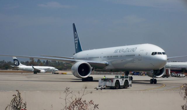 BOEING 777-300ER (ZK-OKO) - ANZ 777-319/ER ZK-OKO just arriving at T2 at LAX and will shortly be towed into its gate on May 15, 2013.