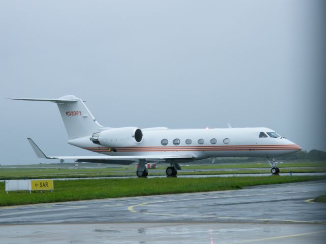 Gulfstream Aerospace Gulfstream IV (N333PY) - N333PY GULF 4 GIV CN 1317 LINING UP FOR DEPARTURE FROM SHANNON AUGUST 19 2011