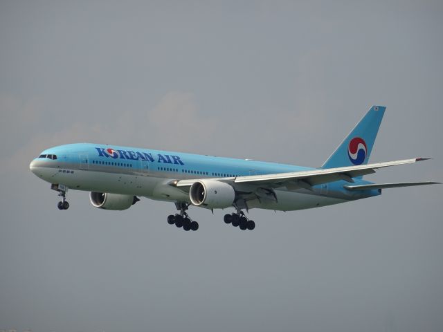 Boeing 777-200 (HL7765)