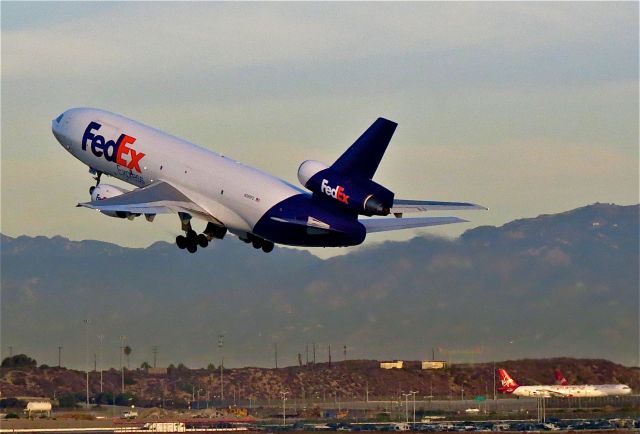 McDonnell Douglas DC-10 (N385FE)