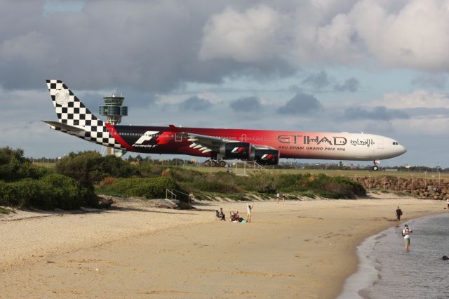 Airbus A330-300 (A6-EHJ)