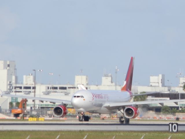 Airbus A330-200 (N334QT)