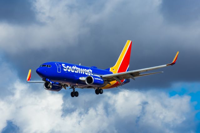 Boeing 737-700 (N791SW) - A Southwest Airlines 737-700 landing at PHX on 2/26/23. Taken with a Canon R7 and Tamron 70-200 G2 lens.