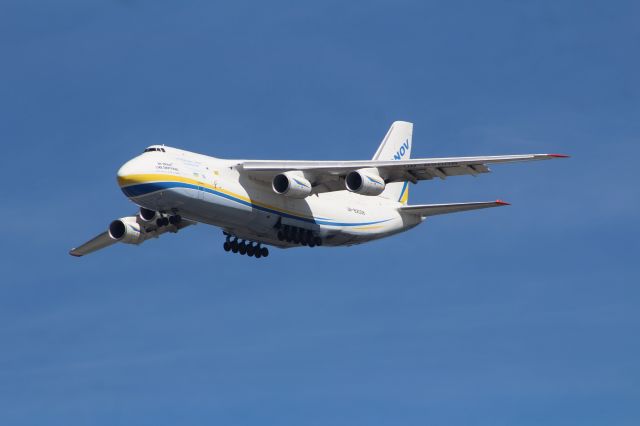 Antonov An-124 Ruslan (UR-82008)