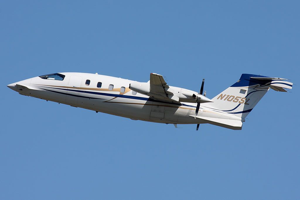 Piaggio P.180 Avanti (VNR105) - Avantair 2003 Piaggio P-180 Avanti N105SL climbing out from RWY 5 en route to Georgetown Scott County Airport-Marshall Field, Georgetown, KY (27K).