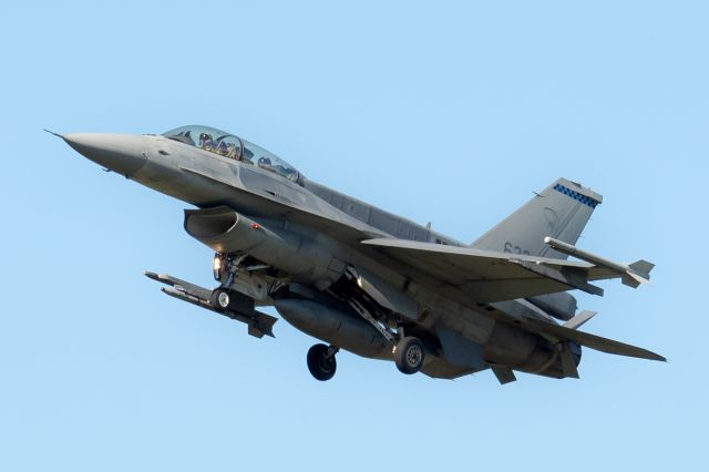 96-5033 — -  Lockheed-Martin F-16D. The Republic of Singapore Air Force sn 632, USAF sn 96-5033. 145 Sqn Blue tail band  25 June 2024