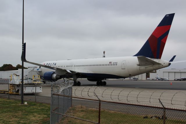 BOEING 767-300 (N171DZ)