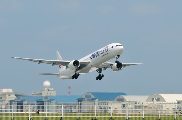 BOEING 777-300 (JA752J) - 2013/3/26