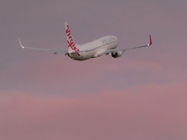 Boeing 737-700 —
