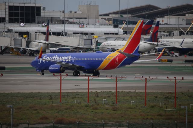 Boeing 737-800 (N8678E)