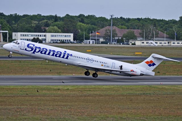 McDonnell Douglas MD-82 (EC-GCV)