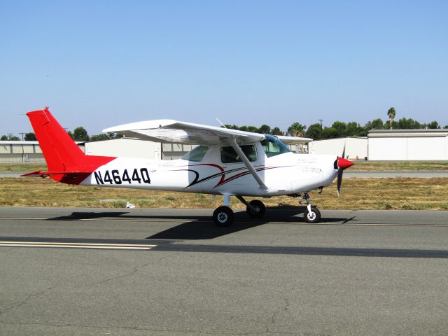 Cessna Skyhawk (N4644Q) - Taxiing to RWY 24