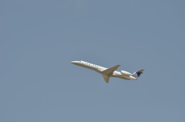 Embraer ERJ-145 (N14916)