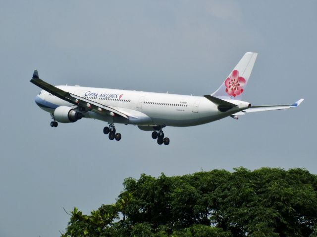 Airbus A330-300 (B-18305)