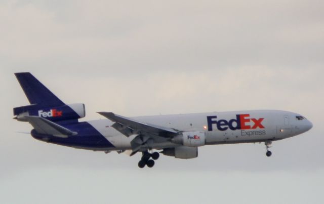 McDonnell Douglas DC-10 (N319FE)