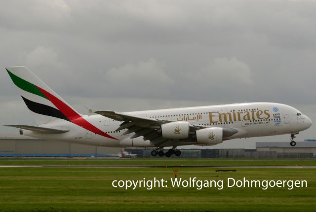 Airbus A380-800 (A6-EDU)