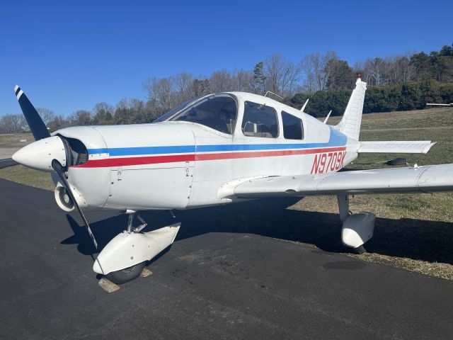 Piper Cherokee (N9709K)