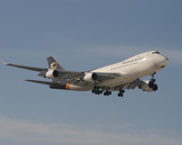 Boeing 747-400 (N581UP) - 3/13/11  Landing on 35L at Louisville.