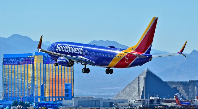 Boeing 737-800 (N8662F) - N8662F Southwest Airlines 2015 Boeing 737-8H4 - cn 36936/5309 - (4) N8662F abort landing last minute....br /br /Split Scimitar Wingletbr /br /Las Vegas - McCarran International Airport (LAS / KLAS)br /USA - Nevada May 10, 2015br /Photo: Tomás Del Coro