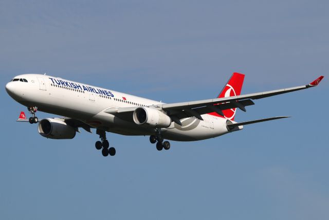 Airbus A330-300 (TC-LOG)