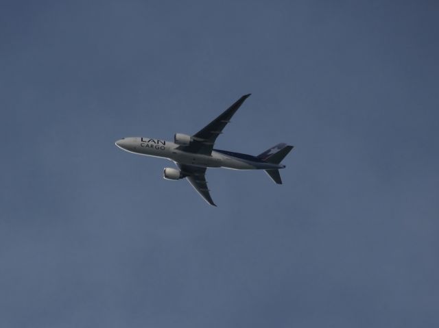 Boeing 777-200 (N774LA)
