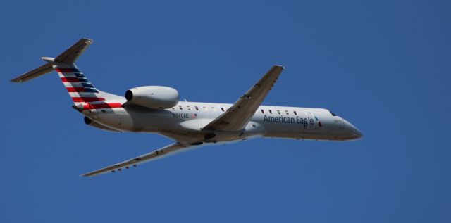 Embraer ERJ-145 (N640AE) - Shortly after departure is this 1999 American Airlines Eagle Embraer 145LR in the Spring of 2021.