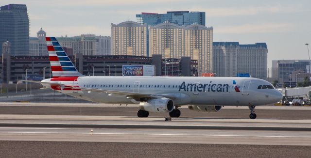 Airbus A321 (N562UW) - Please change the size to full screen to decrease the blurriness.