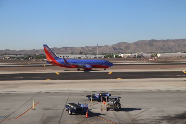 Boeing 737-700 (N460WN) - 6/19/18 SWA B737 taxiing in