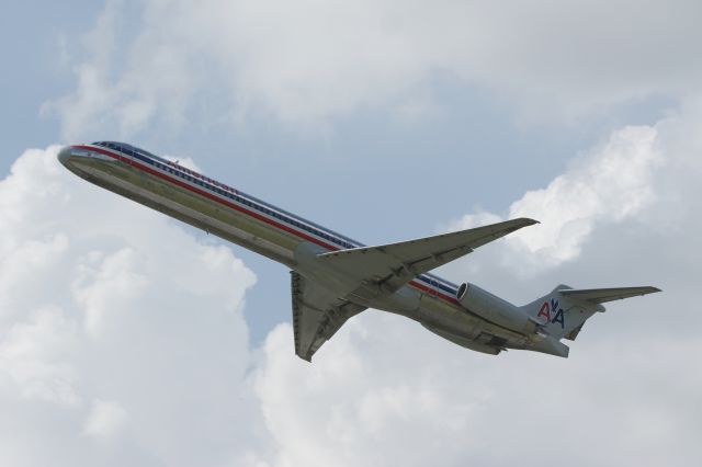 McDonnell Douglas MD-82 (N424AA)