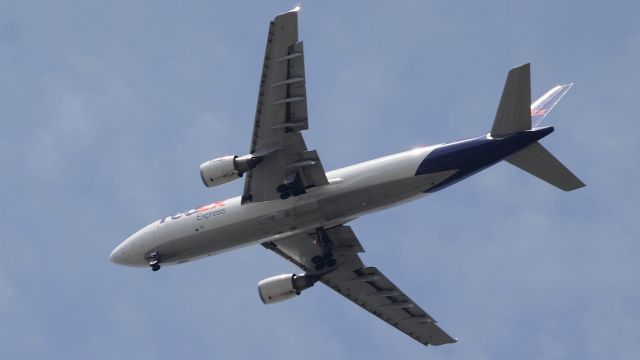 Airbus A300F4-600 (N609FE) - "Emma" on final to 18C at KMEM.