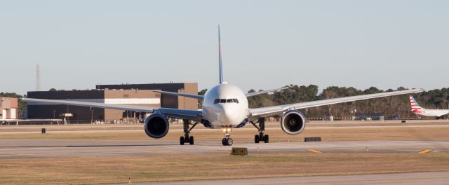 Boeing 777-200 (N866DA) - Lining up runway 33L.