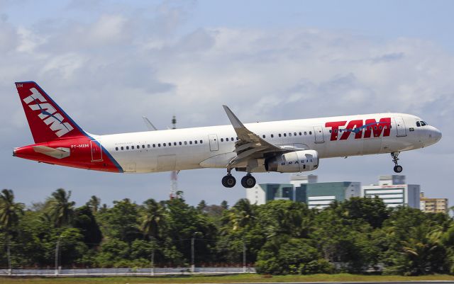 Airbus A321 (PT-MXM) - PT-MXMbr /Airbus A321-231br /TAM Linhas Aéreas