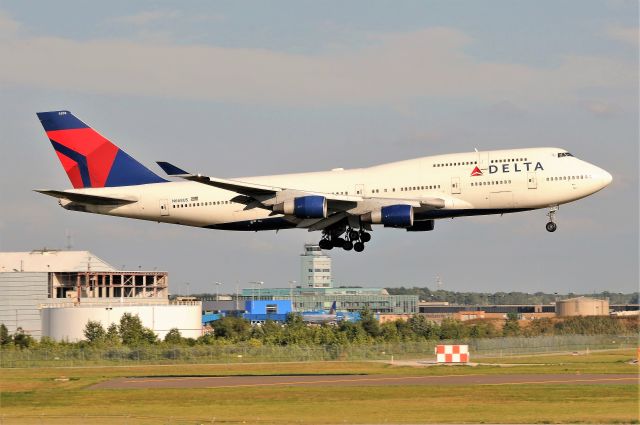 Boeing 747-400 (N668US)