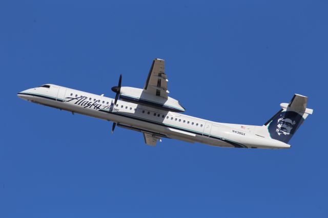 de Havilland Dash 8-400 (N438QX)