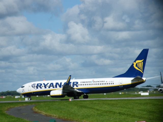 Boeing 737-700 (EI-DLY) - EI DLY B737 DEP EIDW 14/09/13