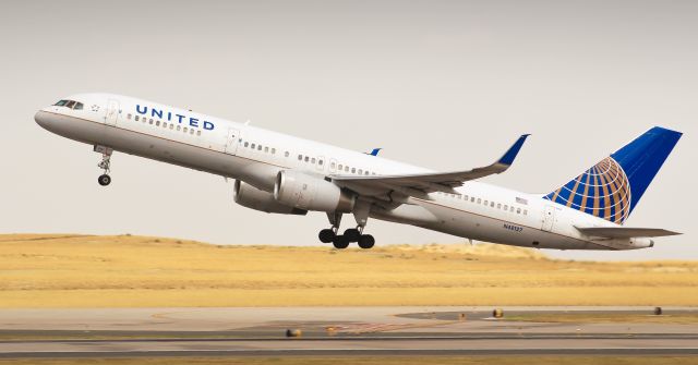 Boeing 757-200 (N48127) - A United 757 departing Denver’s runway 25 for a flight to Huston. 